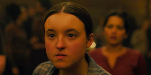 bella ramsey como ellie